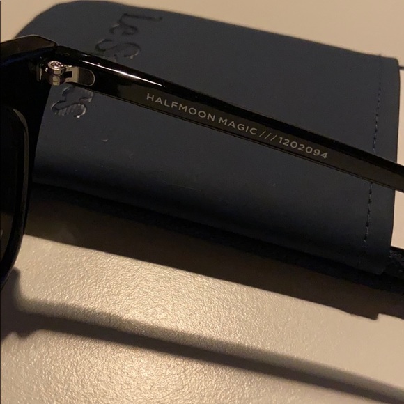 HALFMOON MAGIC | BLACK SUNGLASSES - Picture 4 of 5